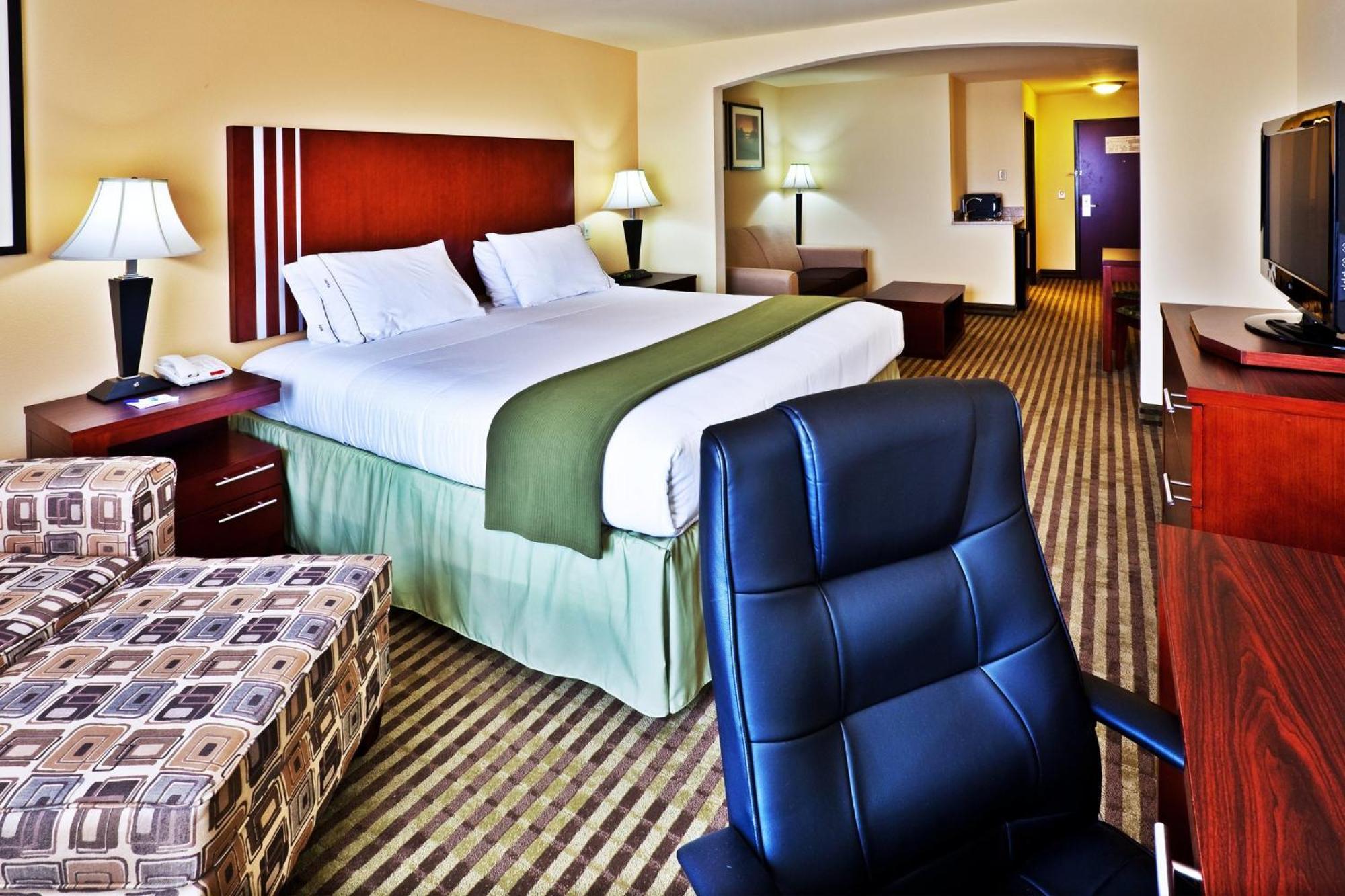 Holiday Inn Express & Suites Perry By Ihg Exterior photo