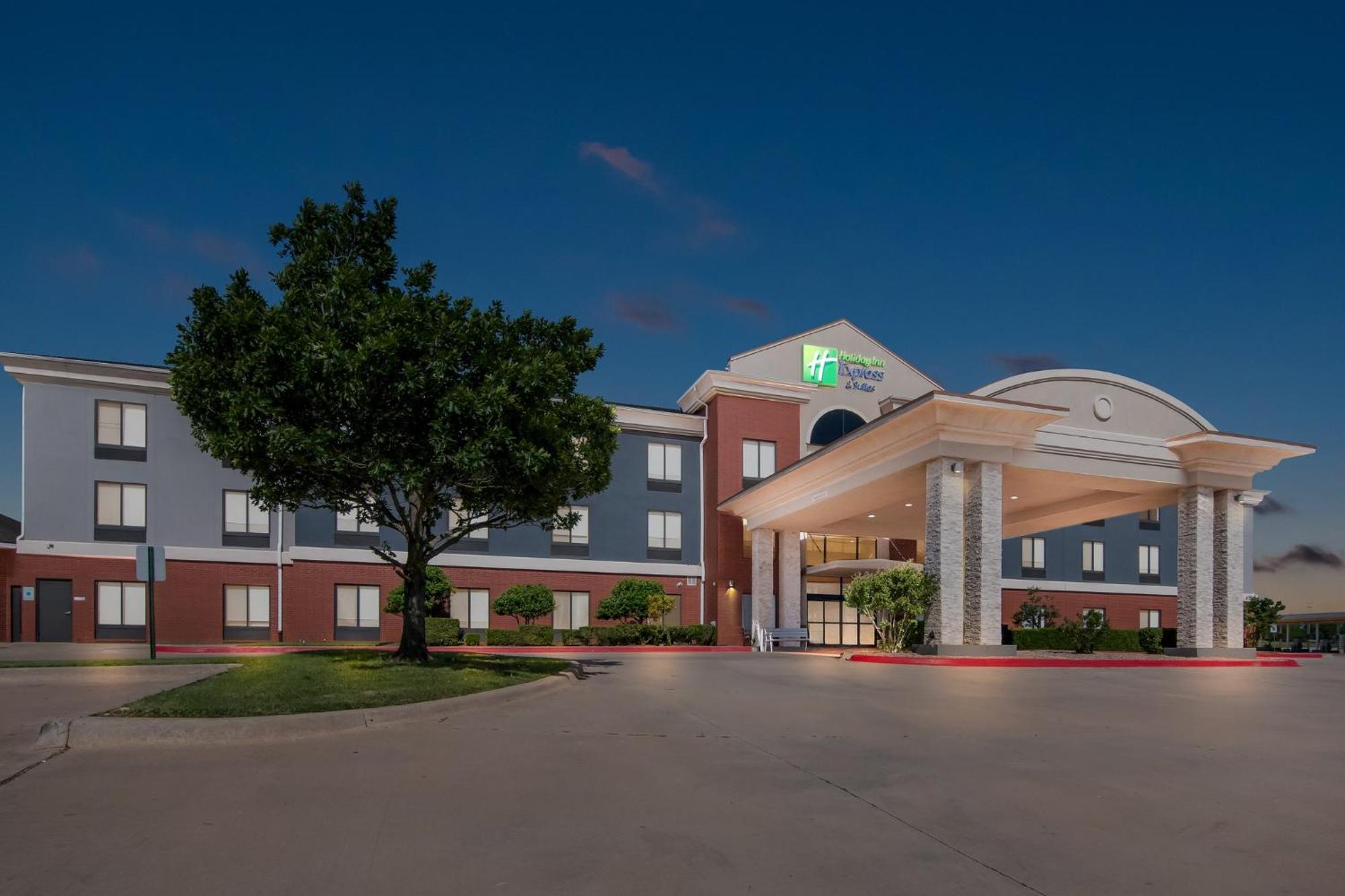 Holiday Inn Express & Suites Perry By Ihg Exterior photo
